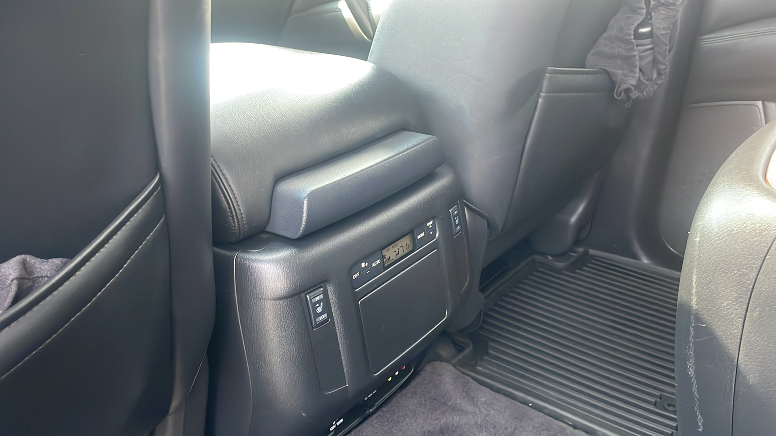 2014 INFINITI QX80 Base 26