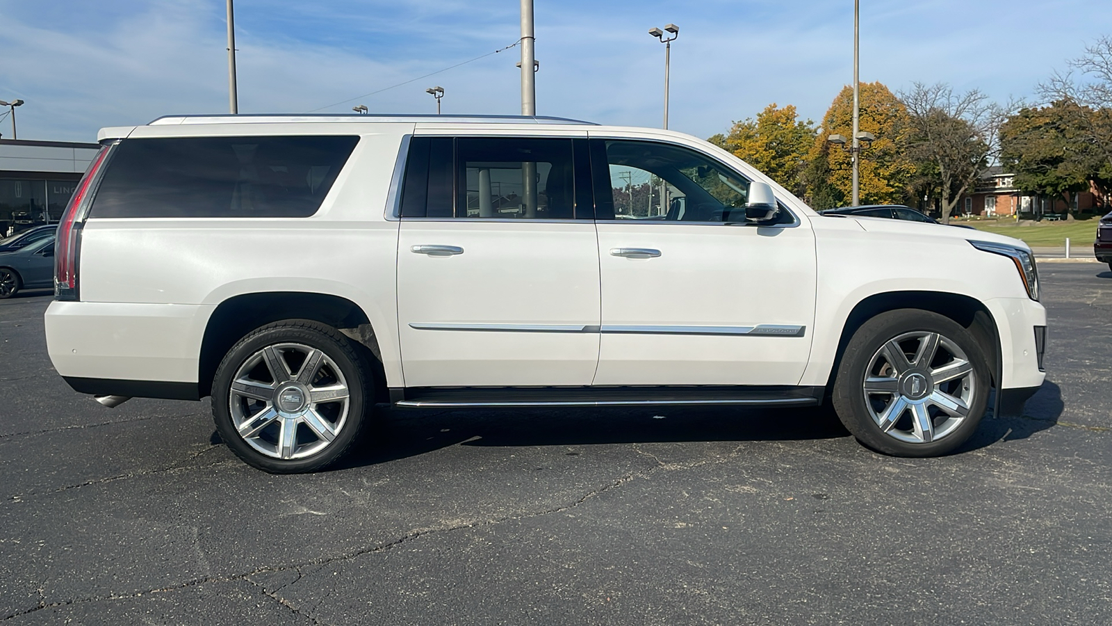 2017 Cadillac Escalade ESV Luxury 3