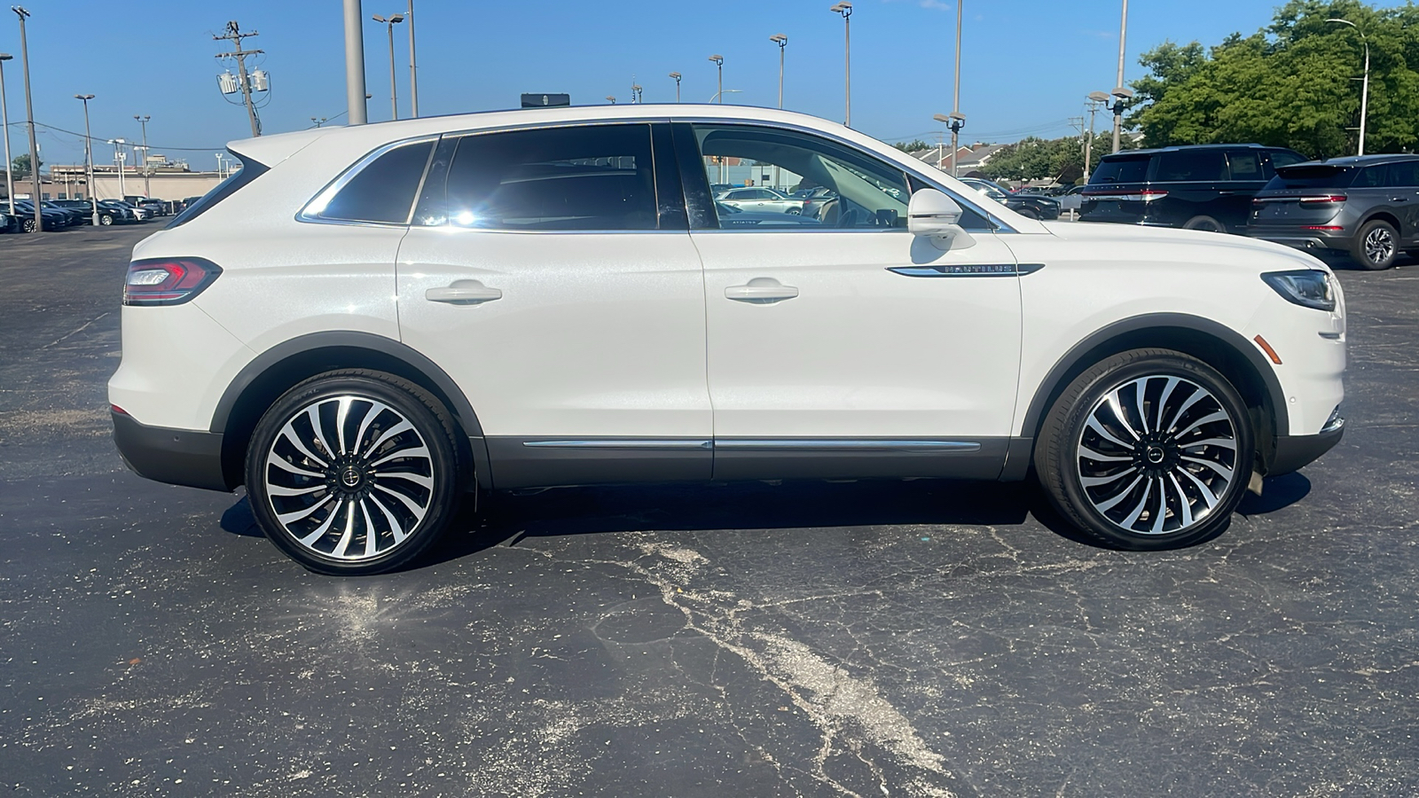 2022 Lincoln Nautilus Black Label 3