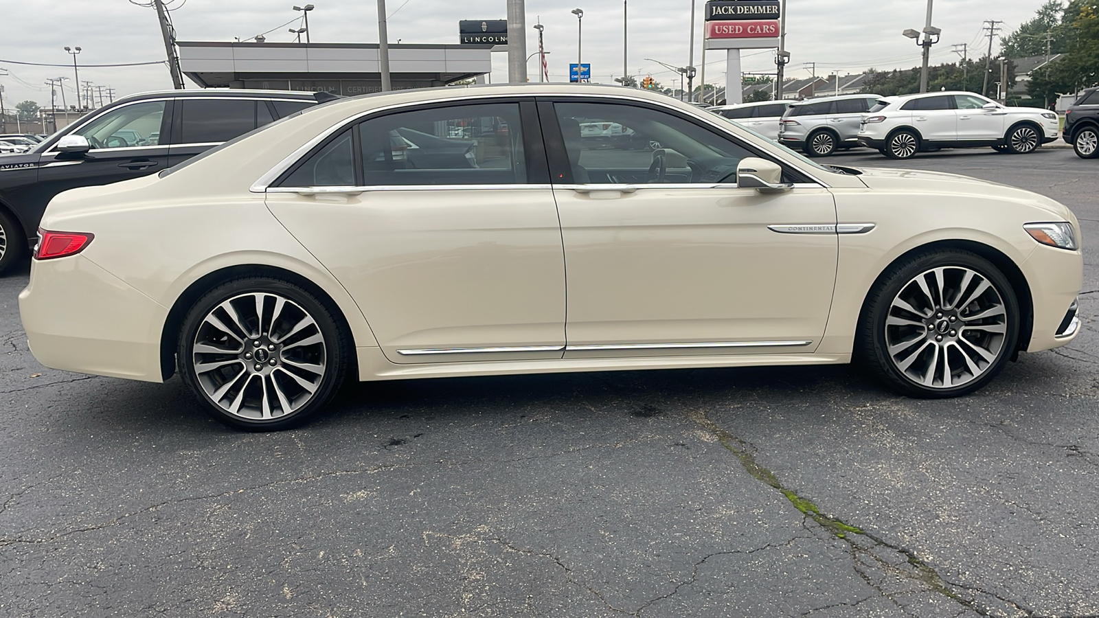 2018 Lincoln Continental Reserve 3