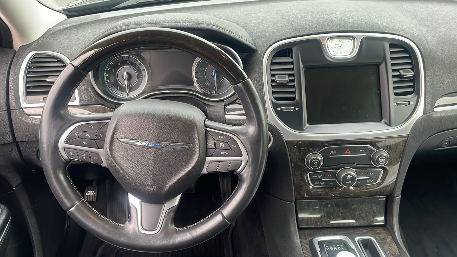 2015 Chrysler 300 C 13