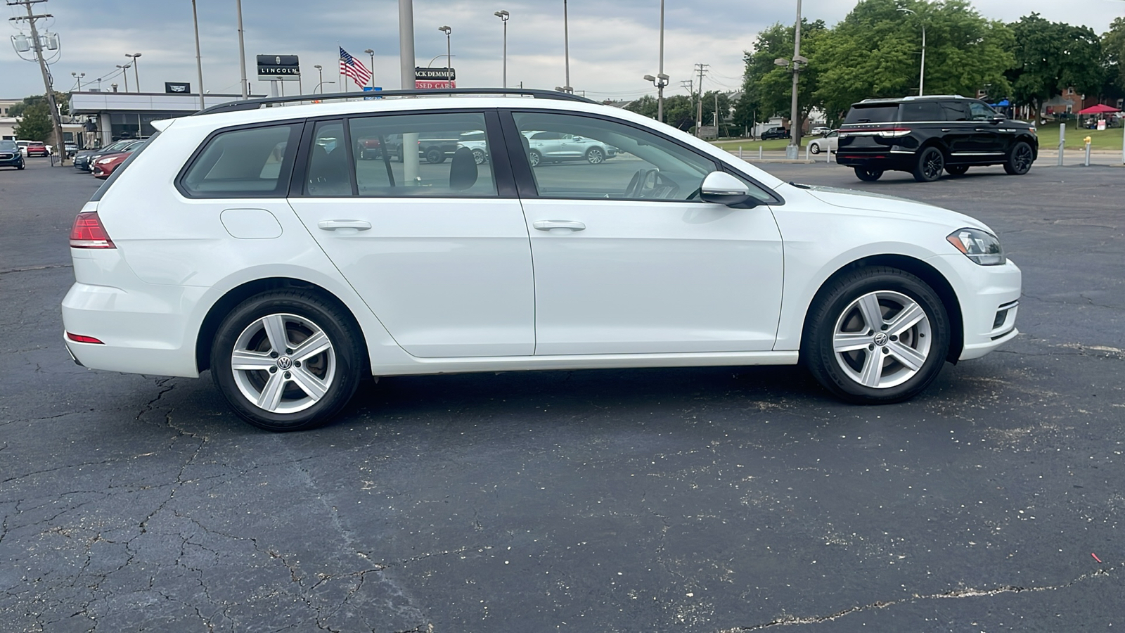 2019 Volkswagen Golf SportWagen S 3