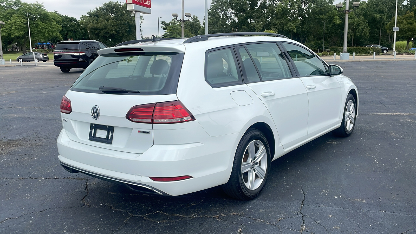 2019 Volkswagen Golf SportWagen S 4