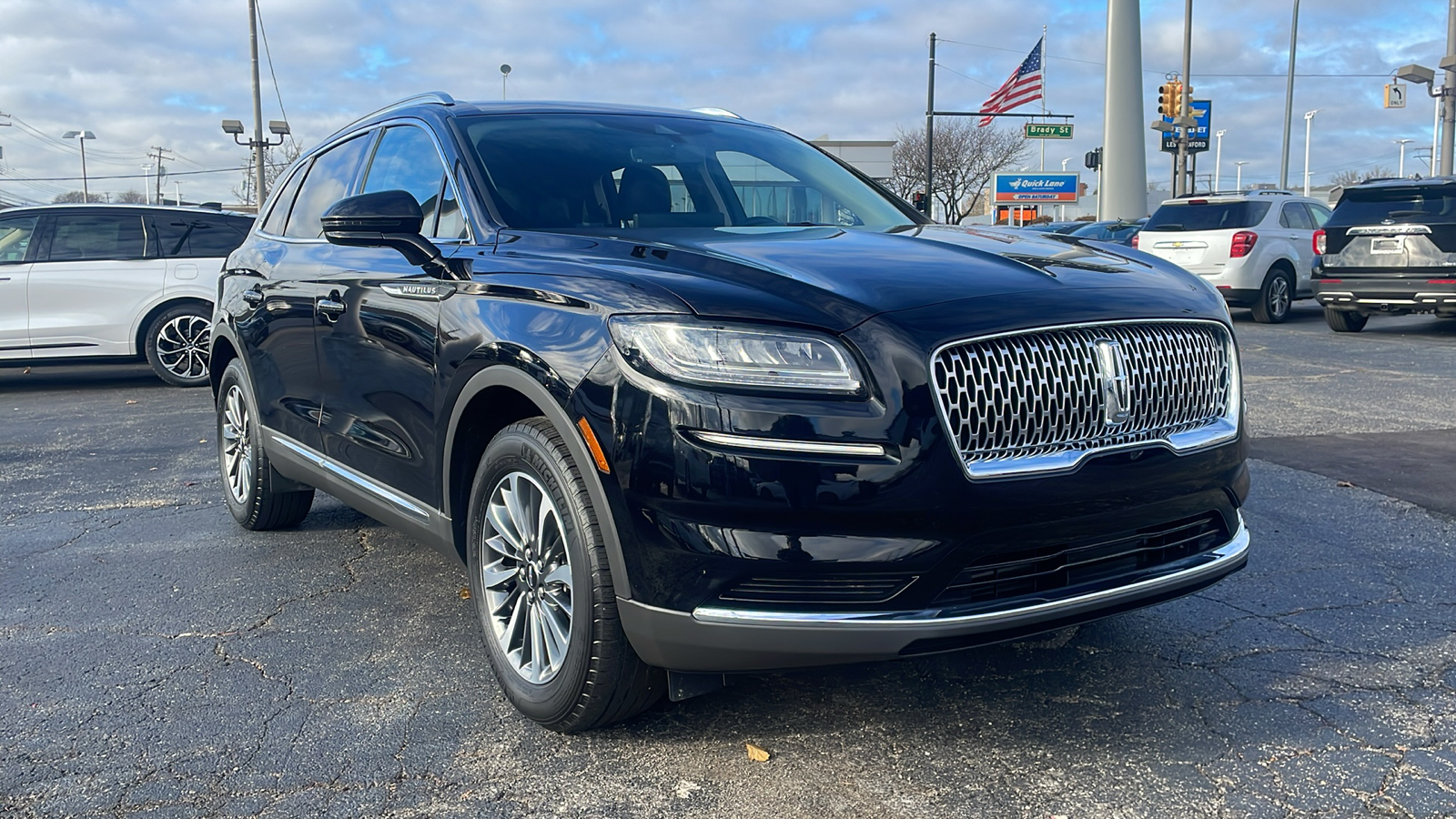 2021 Lincoln Nautilus Standard 2