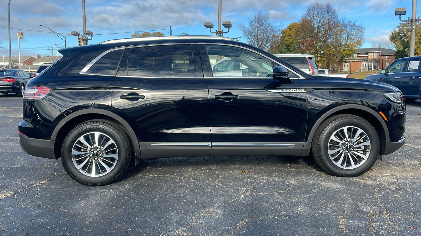 2021 Lincoln Nautilus Standard 3