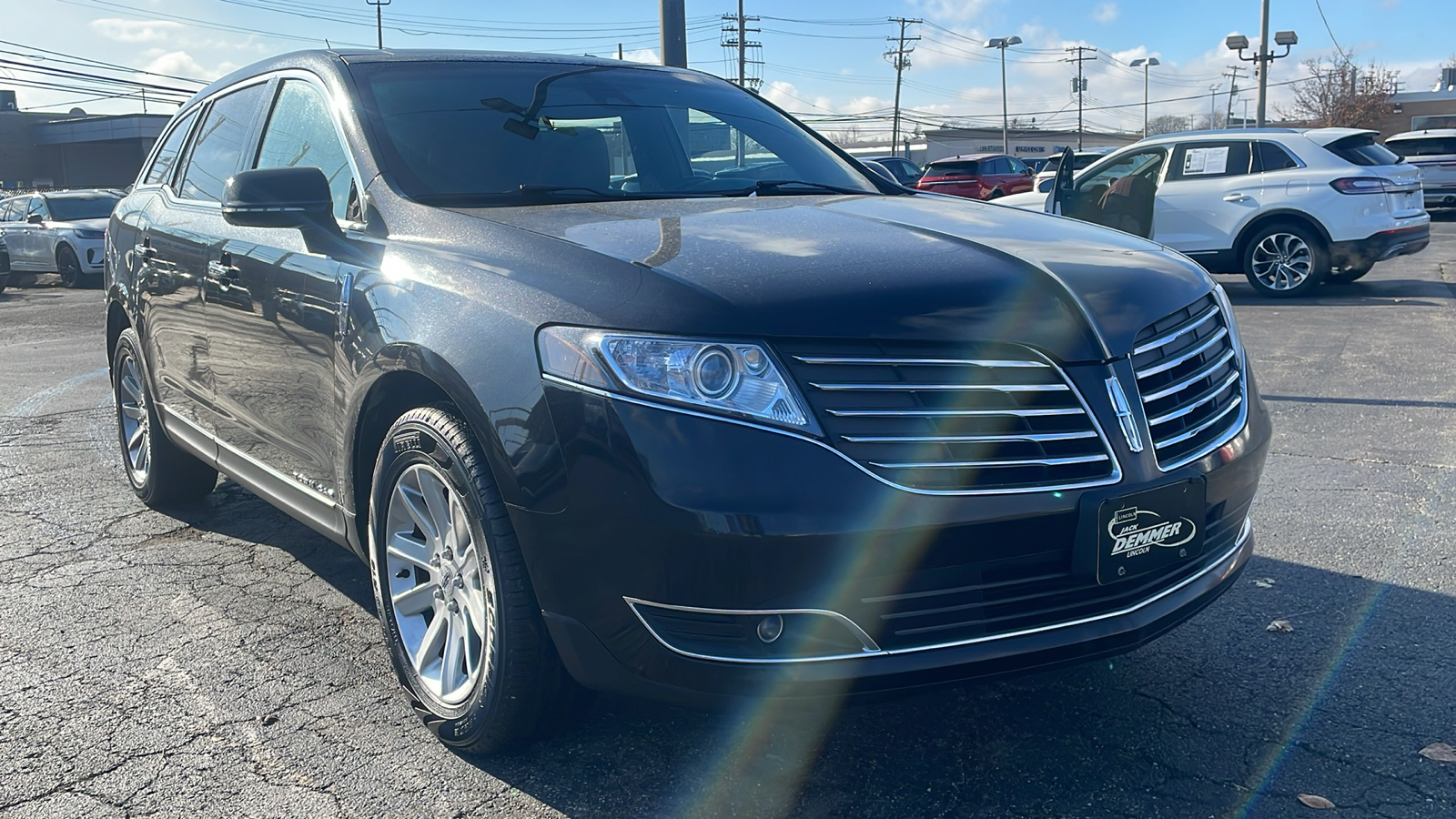 2018 Lincoln MKT Livery 2