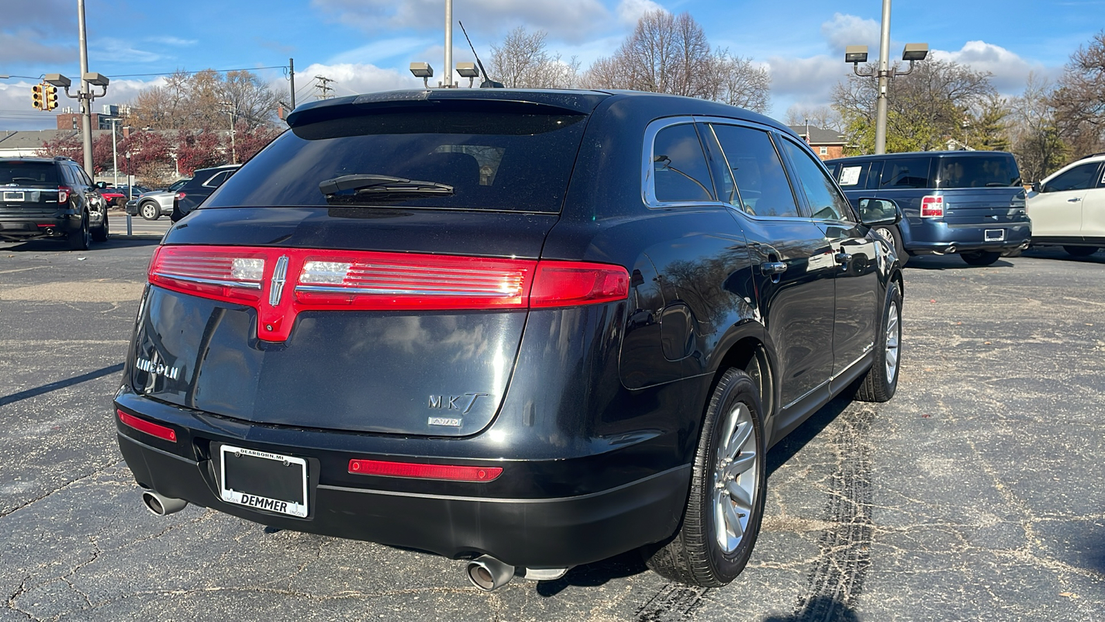 2018 Lincoln MKT Livery 4