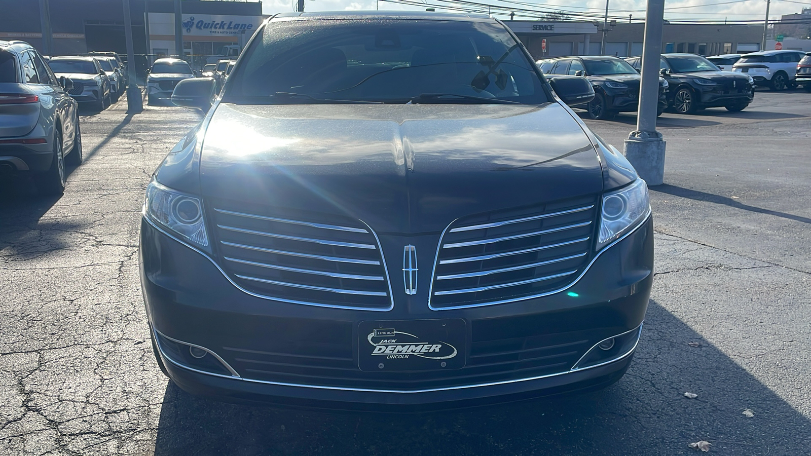 2018 Lincoln MKT Livery 30