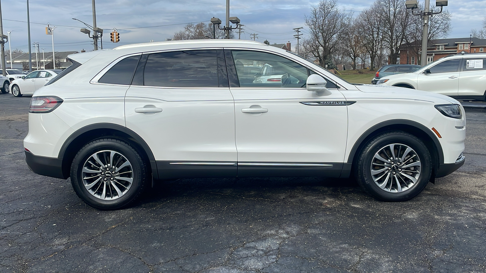 2021 Lincoln Nautilus Standard 3