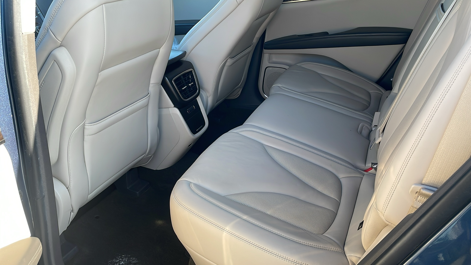 2019 Lincoln Nautilus Select 26