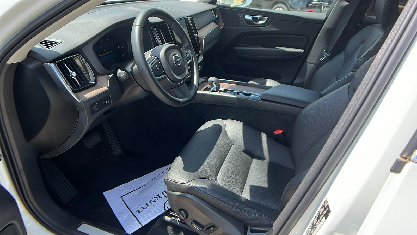 2022 Volvo XC60 Momentum 11