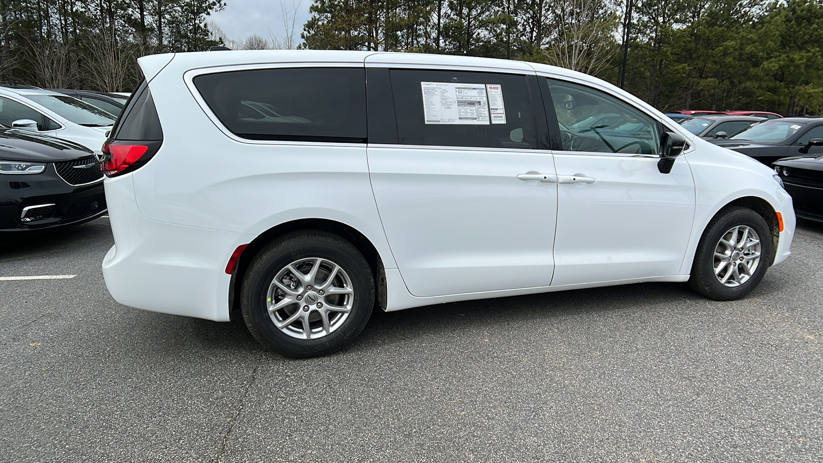 2024 Chrysler Pacifica Touring L 5