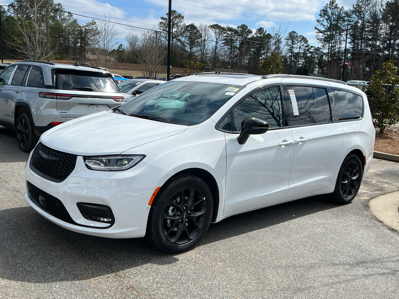 2024 Chrysler Pacifica Limited 1