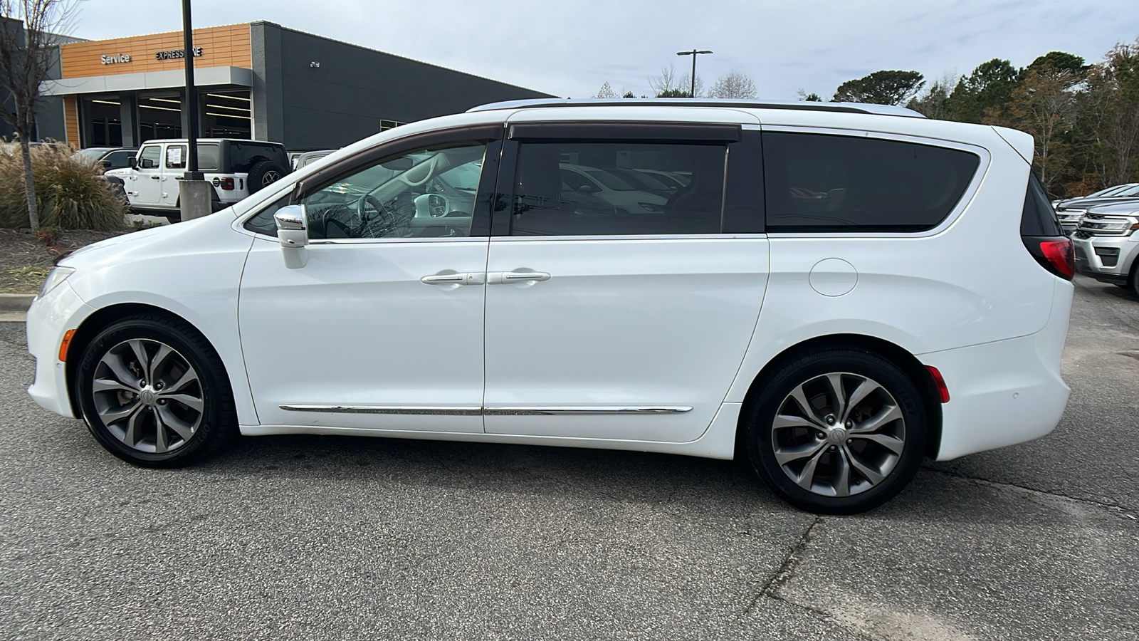 2018 Chrysler Pacifica Limited 8