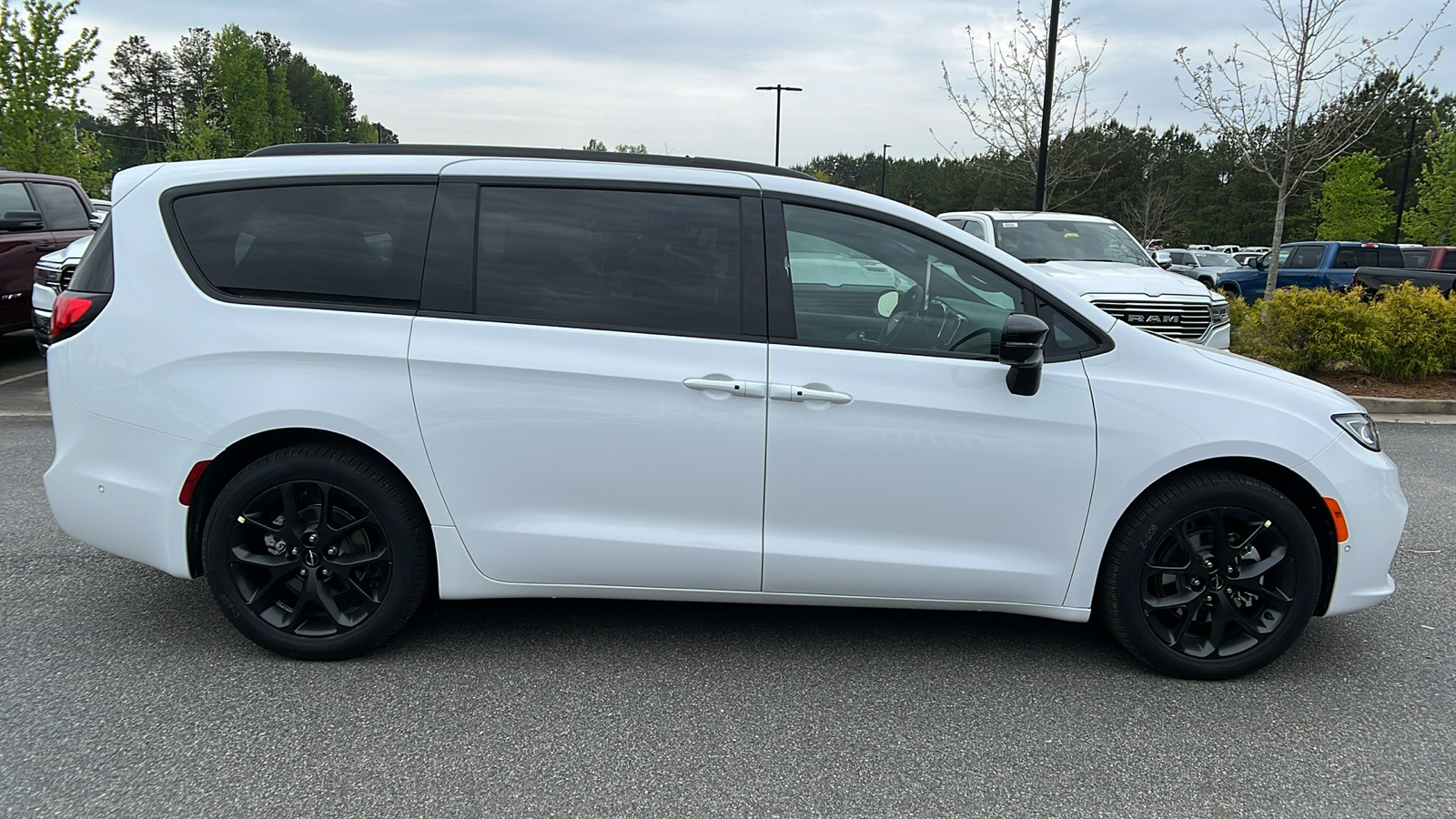 2024 Chrysler Pacifica Limited 4