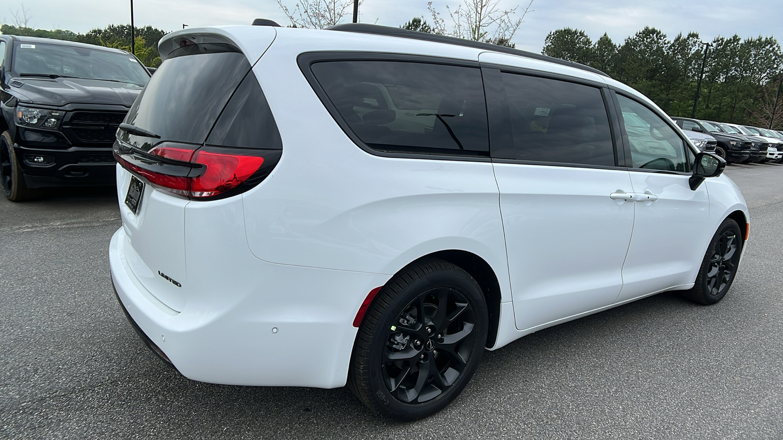 2024 Chrysler Pacifica Limited 5