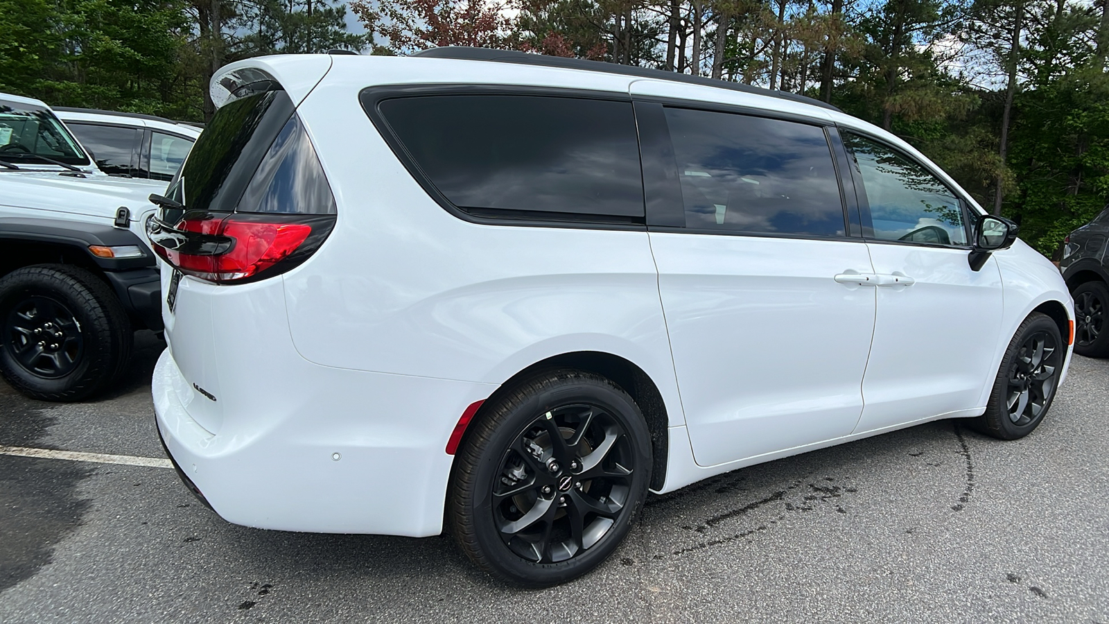 2024 Chrysler Pacifica Limited 5