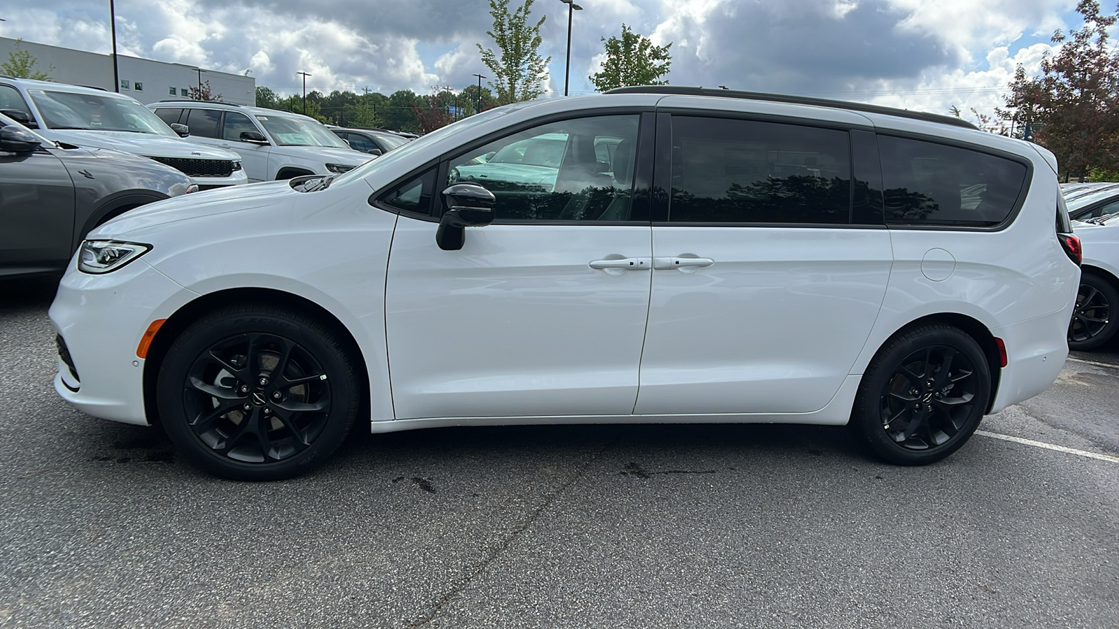 2024 Chrysler Pacifica Limited 8