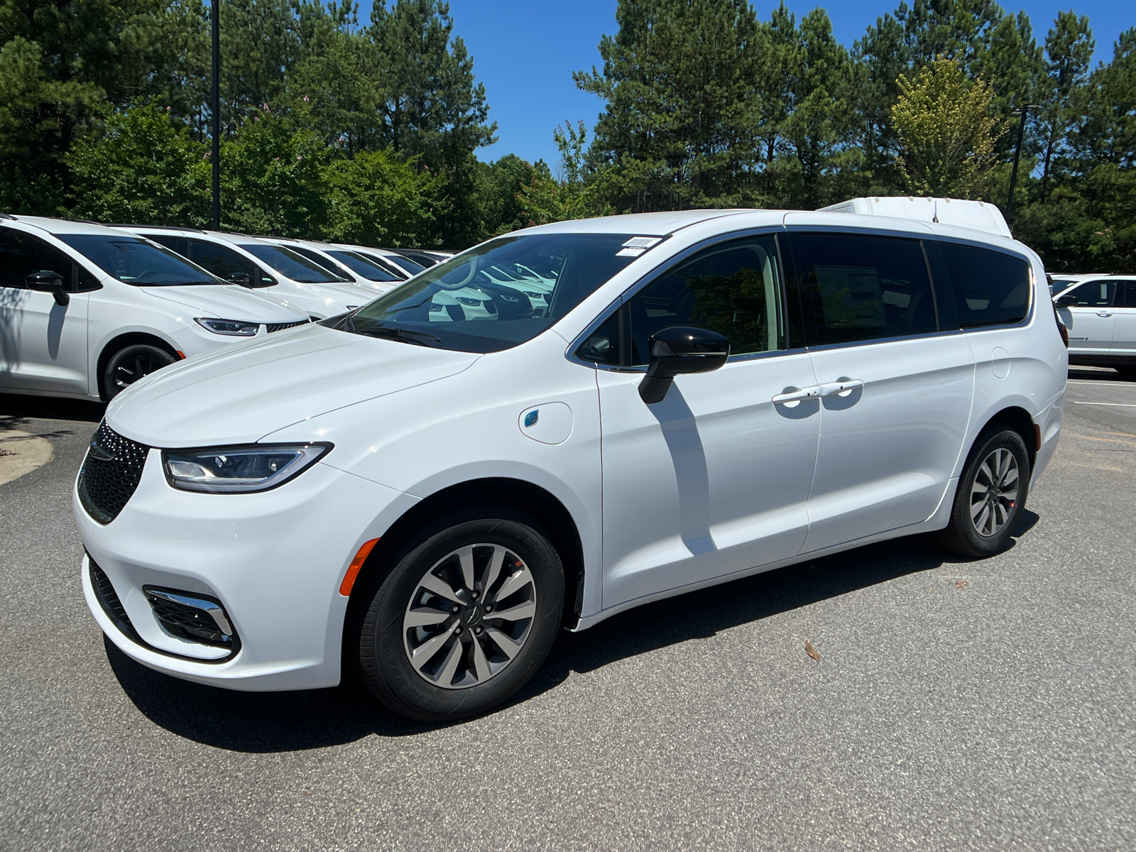 2024 Chrysler Pacifica Hybrid Select 1