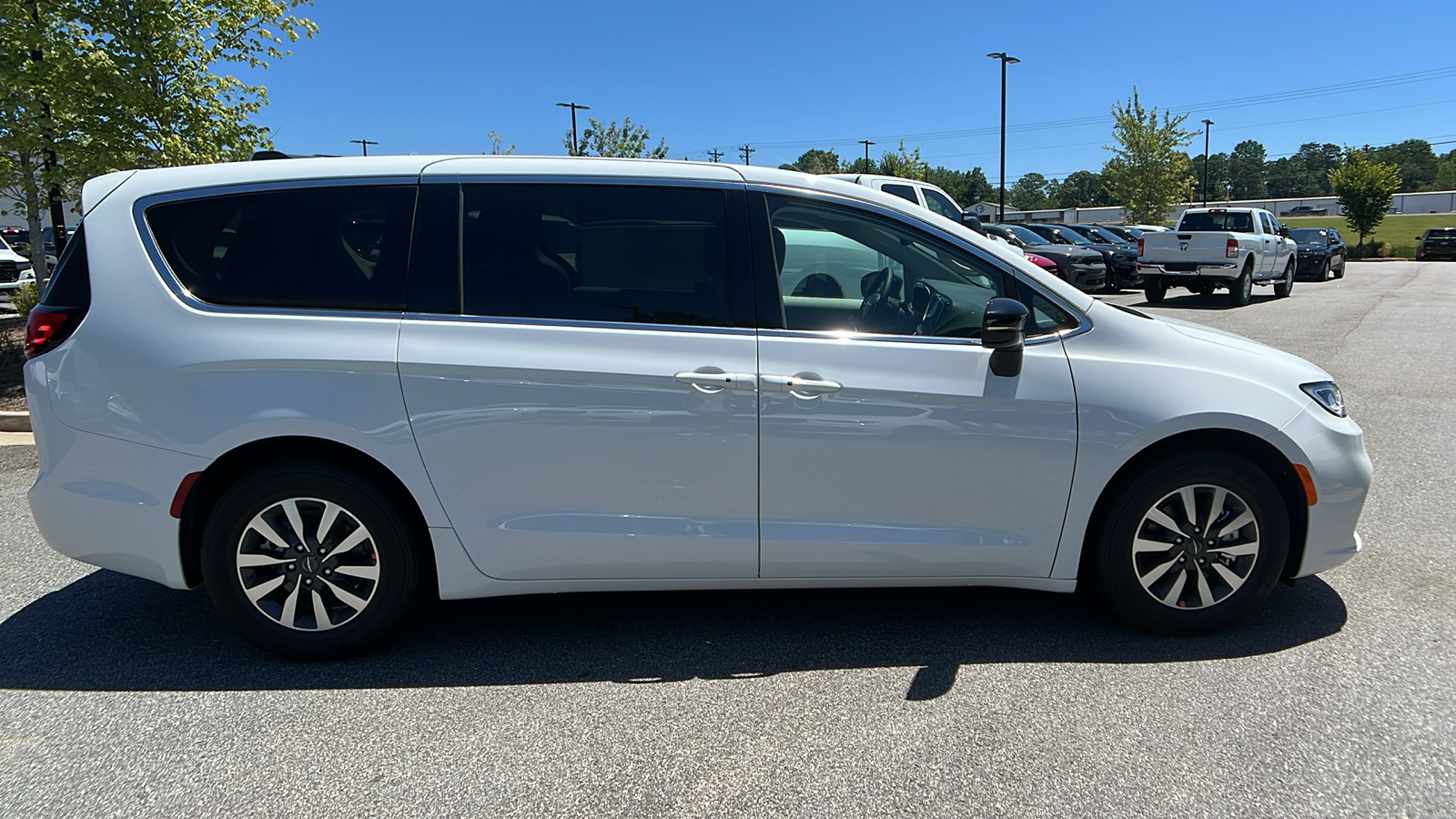 2024 Chrysler Pacifica Hybrid Select 4