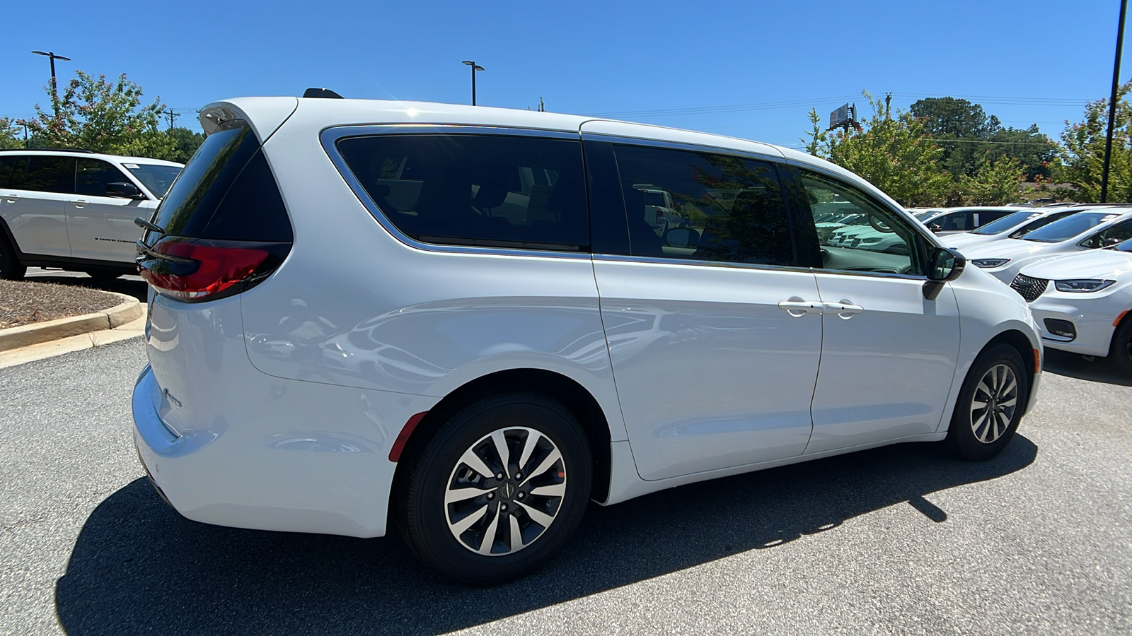 2024 Chrysler Pacifica Hybrid Select 5