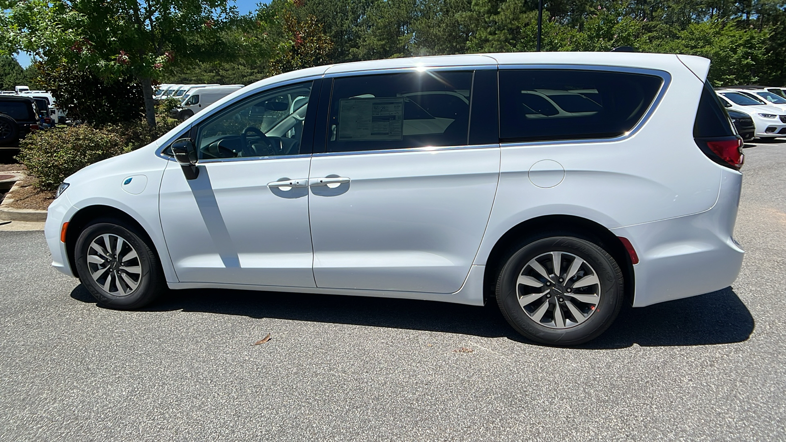 2024 Chrysler Pacifica Hybrid Select 8