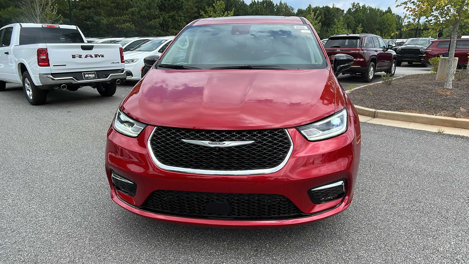 2024 Chrysler Pacifica Touring L 2