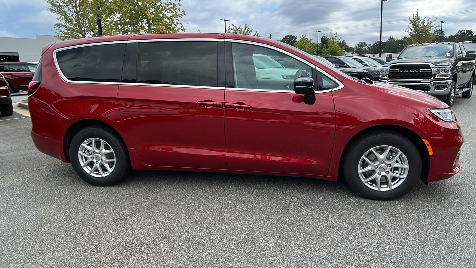 2024 Chrysler Pacifica Touring L 4