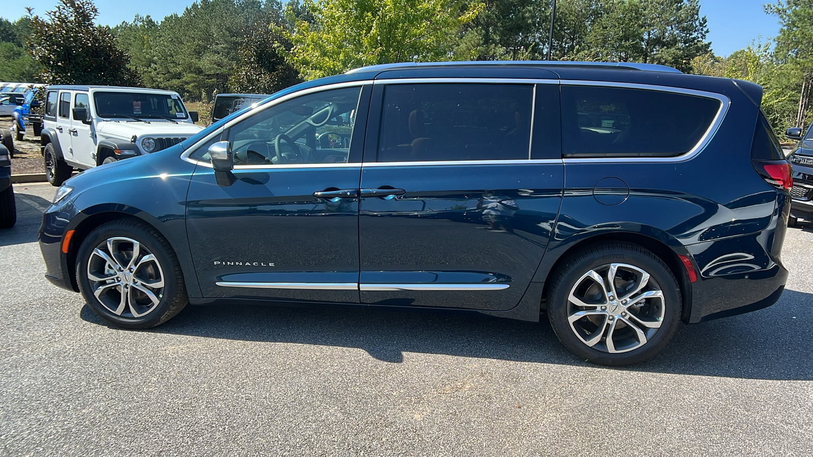 2025 Chrysler Pacifica Pinnacle 8