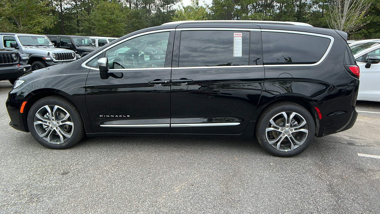 2025 Chrysler Pacifica Pinnacle 8