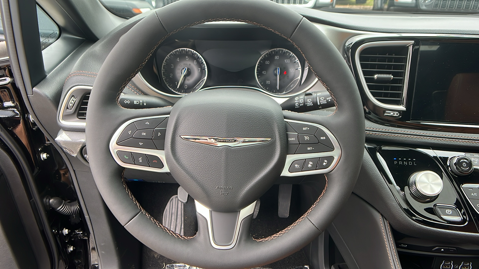 2025 Chrysler Pacifica Pinnacle 18