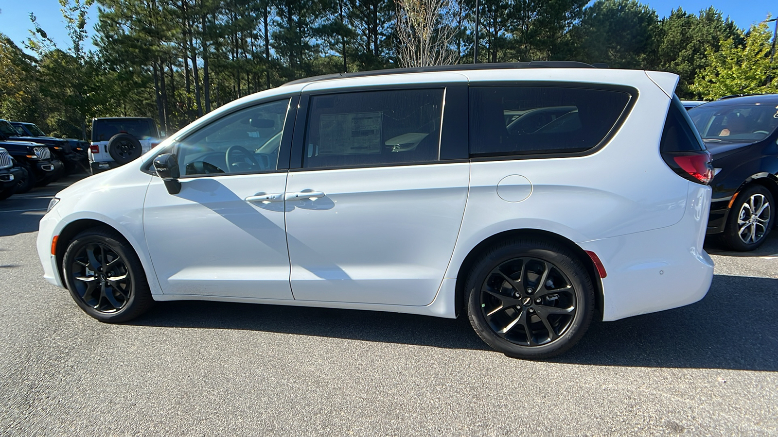 2025 Chrysler Pacifica Limited 8