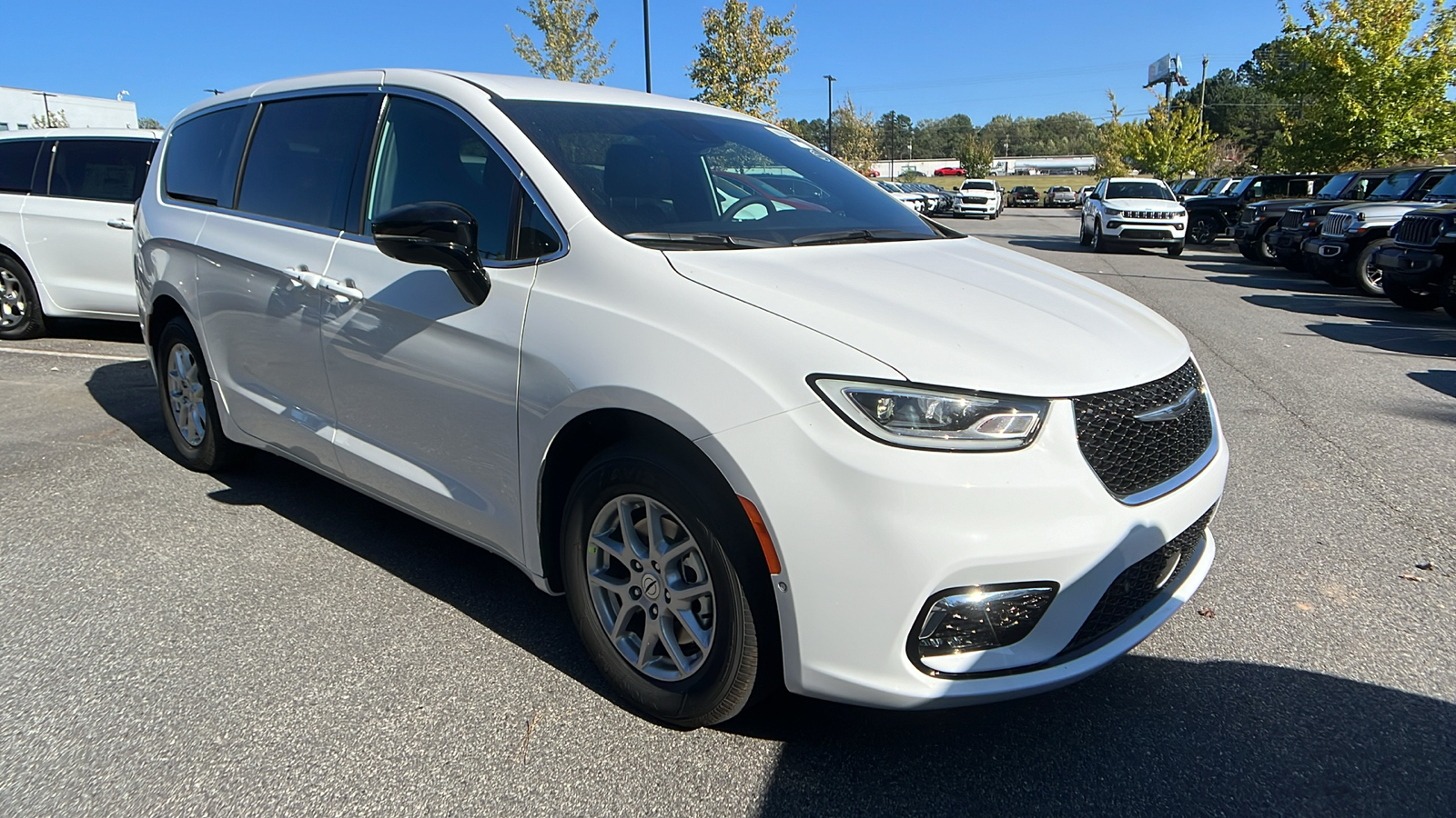 2025 Chrysler Pacifica Select 3