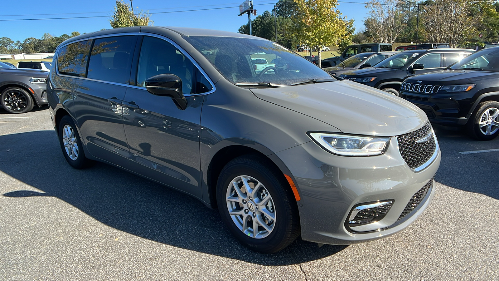 2025 Chrysler Pacifica Select 3