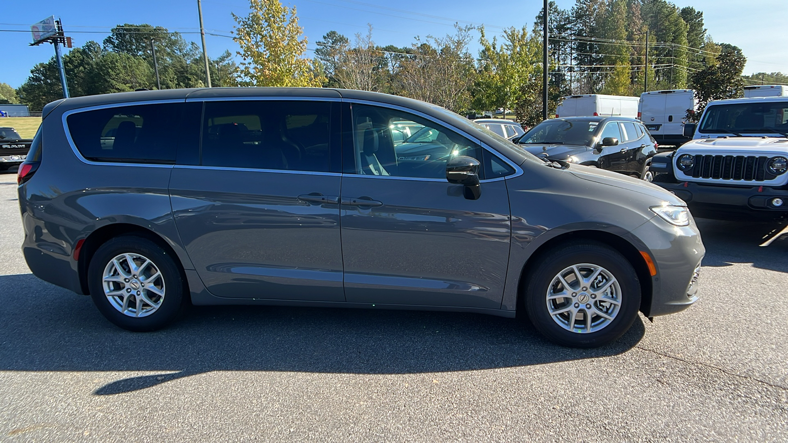 2025 Chrysler Pacifica Select 4