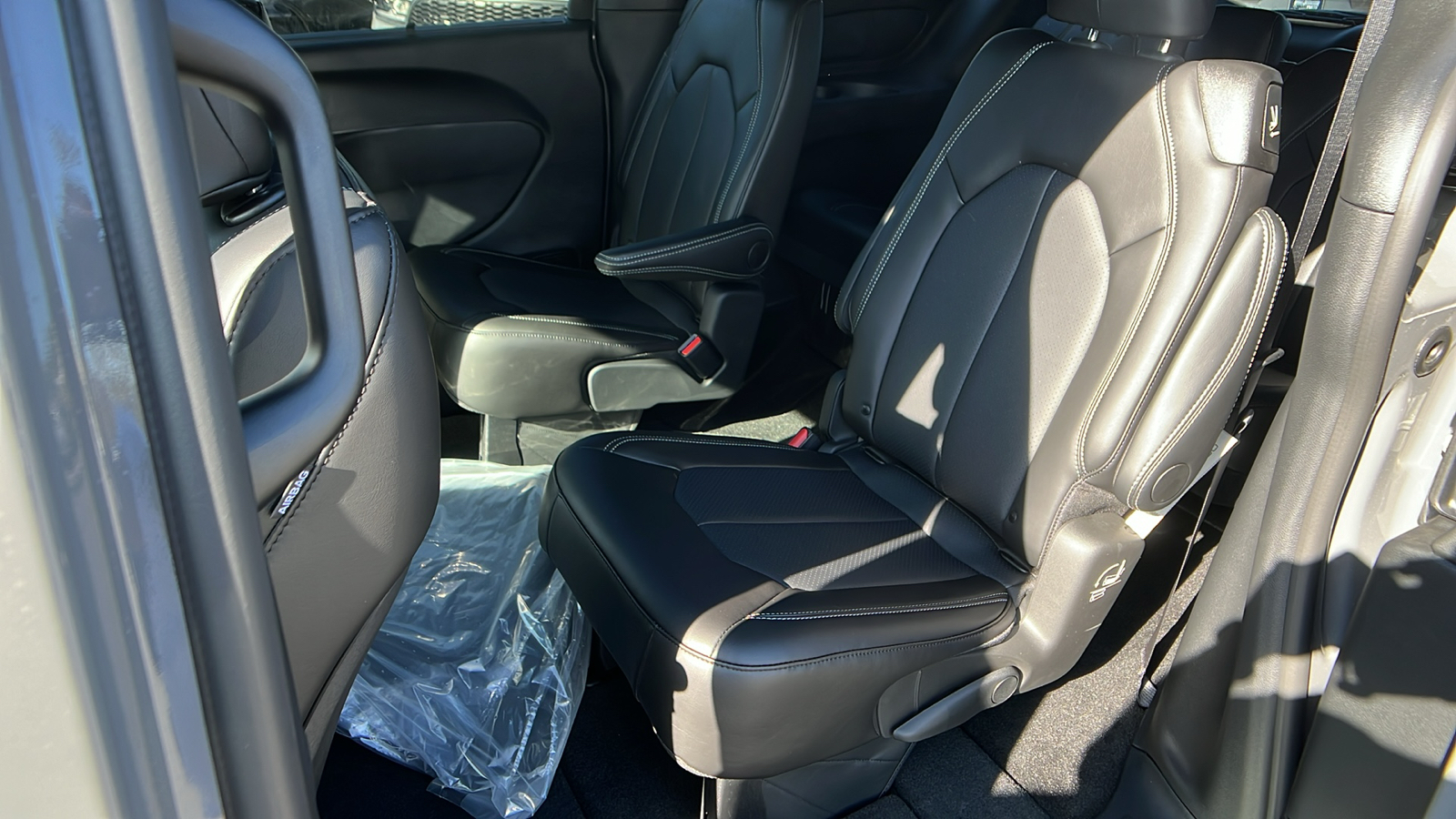 2025 Chrysler Pacifica Select 13