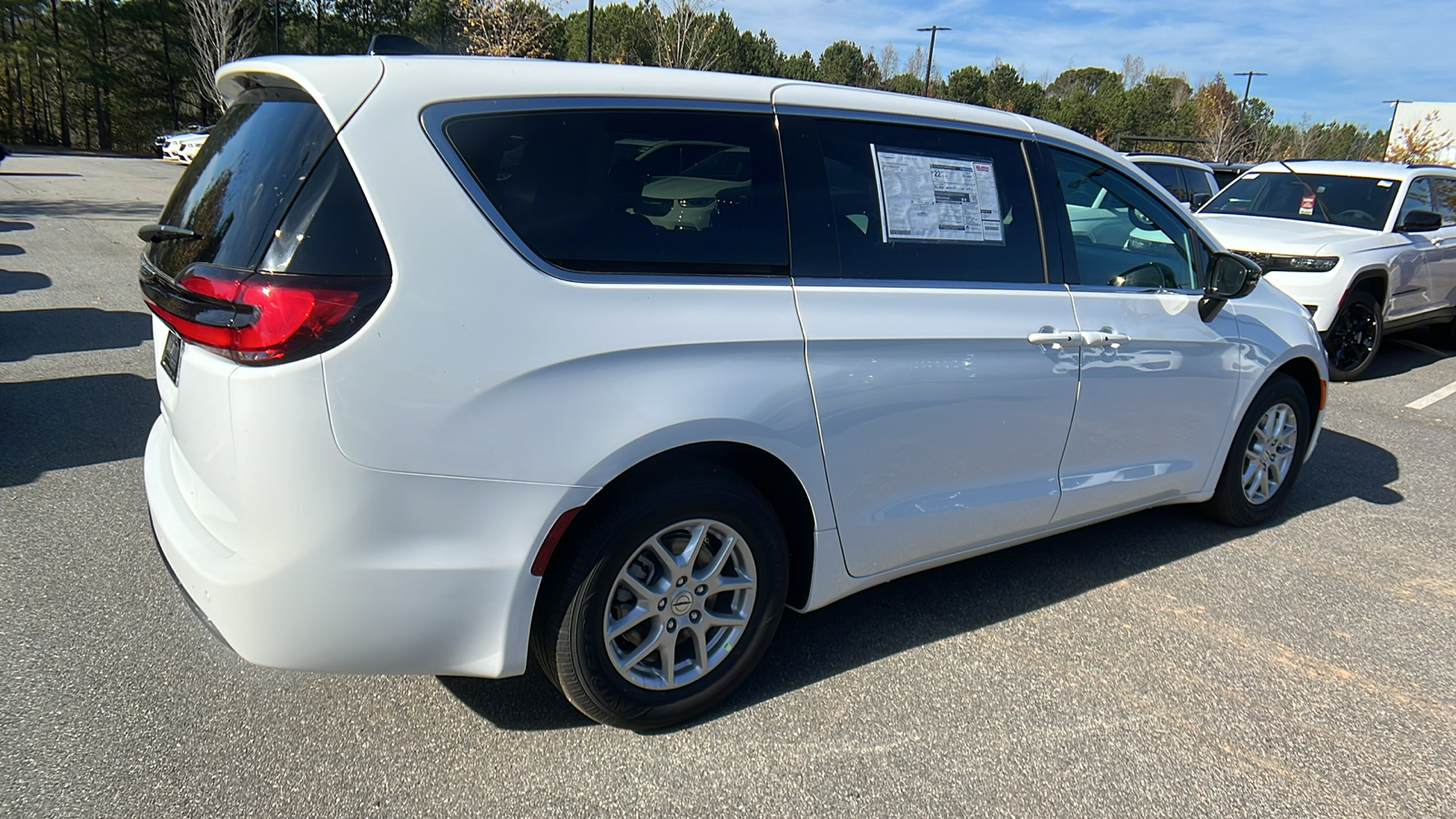 2025 Chrysler Pacifica Select 5