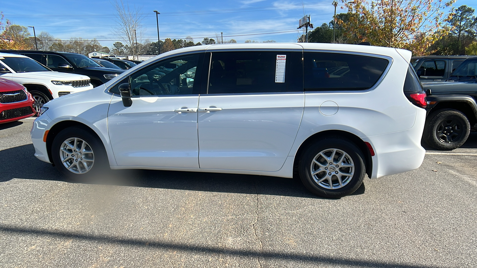 2025 Chrysler Pacifica Select 8