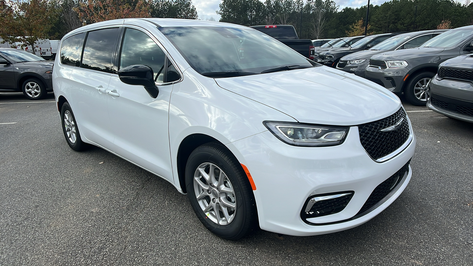 2025 Chrysler Pacifica Select 3