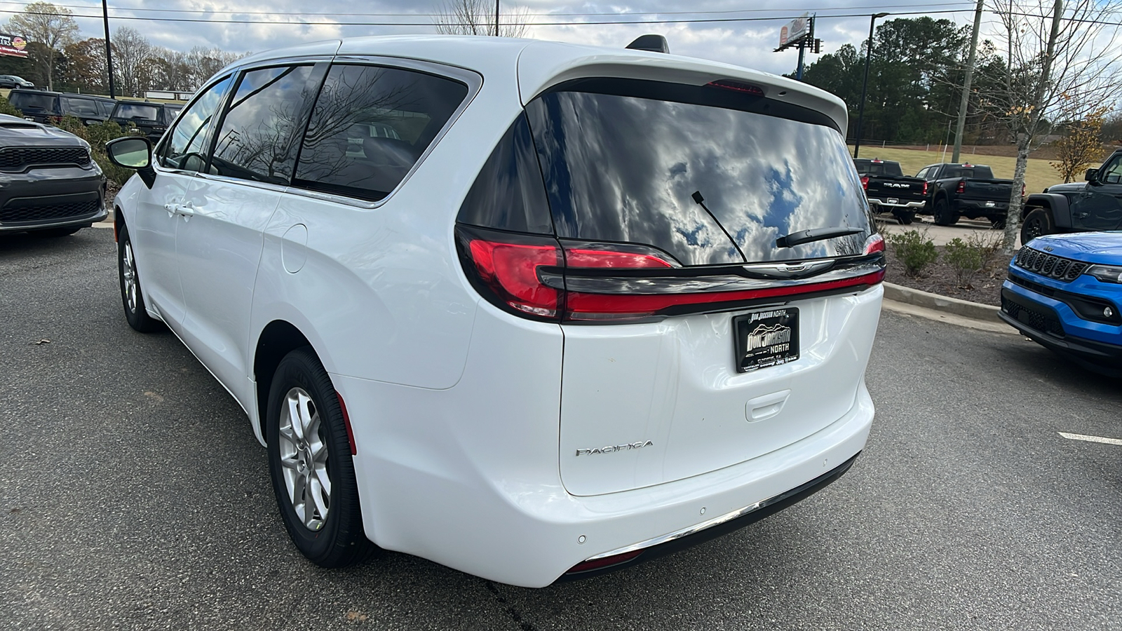 2025 Chrysler Pacifica Select 7