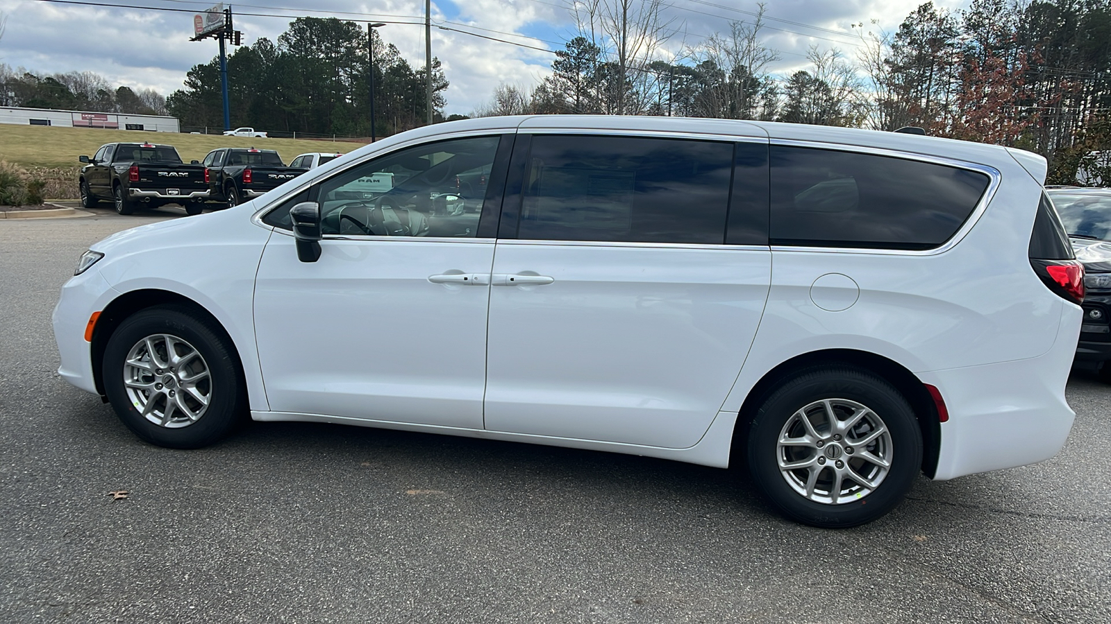 2025 Chrysler Pacifica Select 8