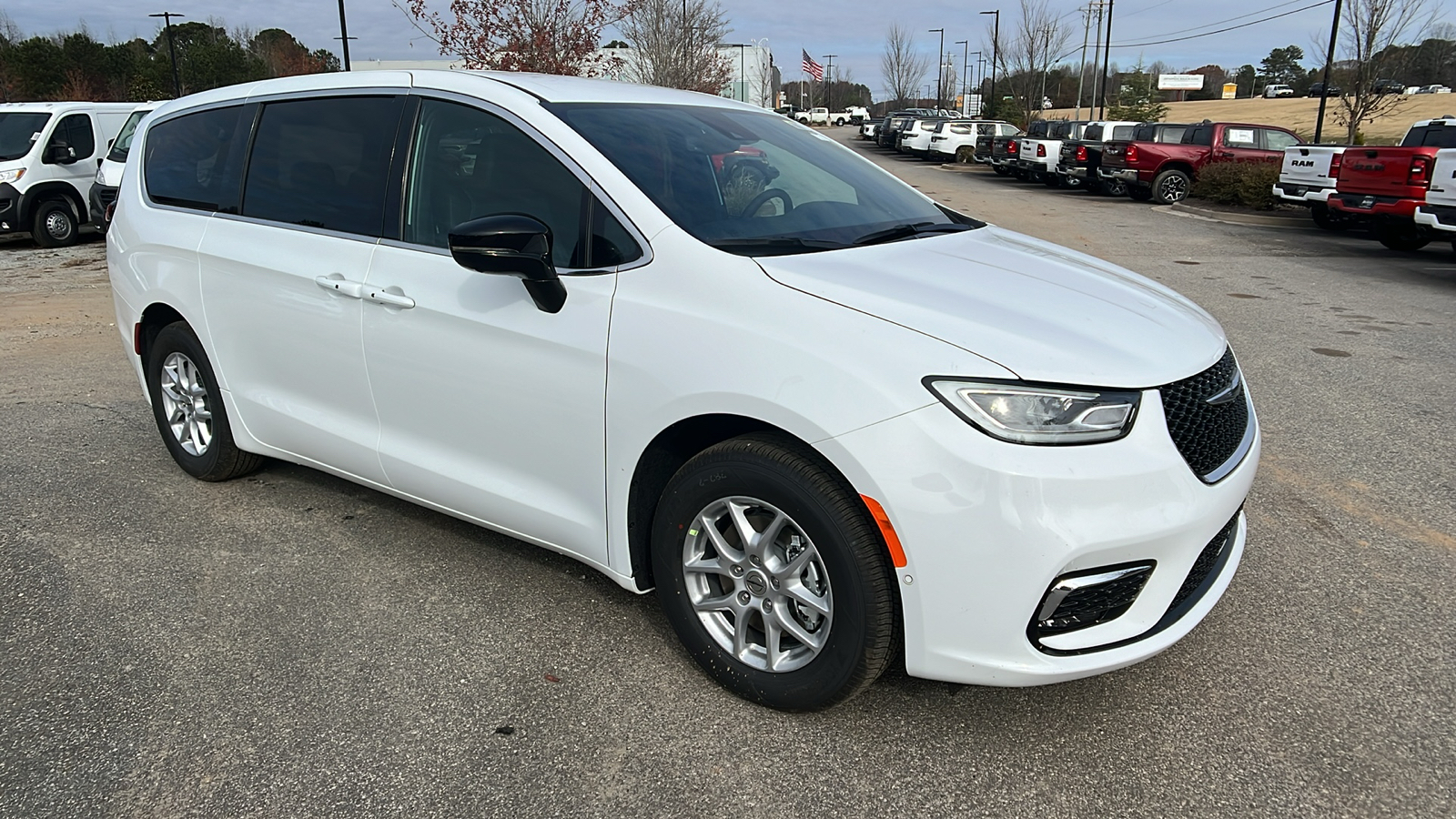 2025 Chrysler Pacifica Select 3