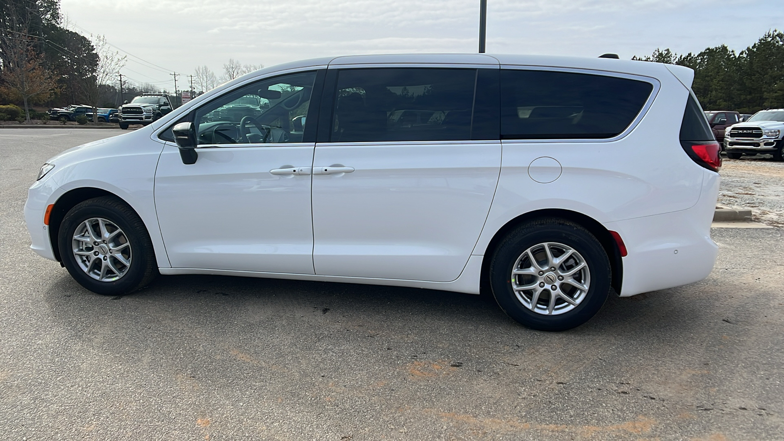 2025 Chrysler Pacifica Select 8