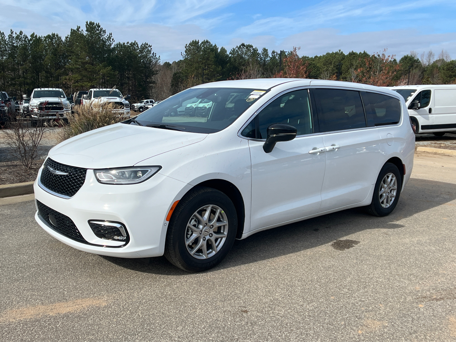 2025 Chrysler Pacifica Select 1