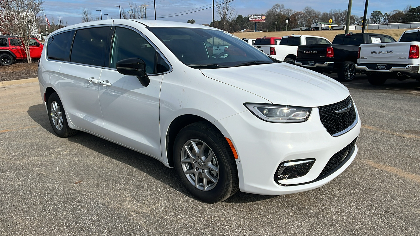 2025 Chrysler Pacifica Select 3