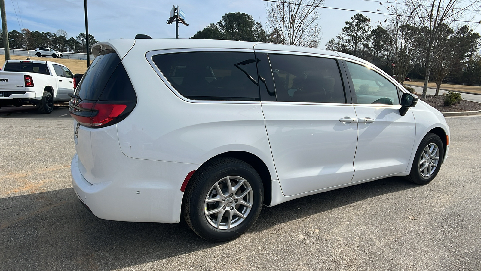 2025 Chrysler Pacifica Select 5