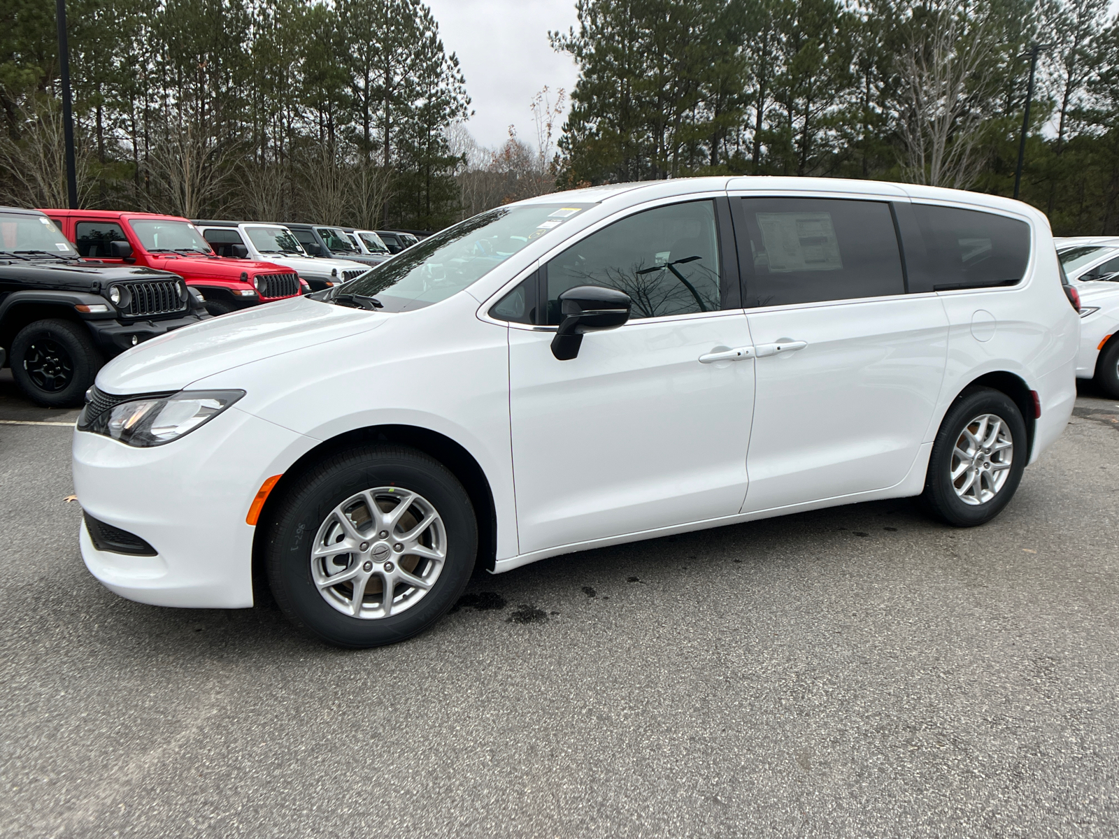 2025 Chrysler Voyager LX 1