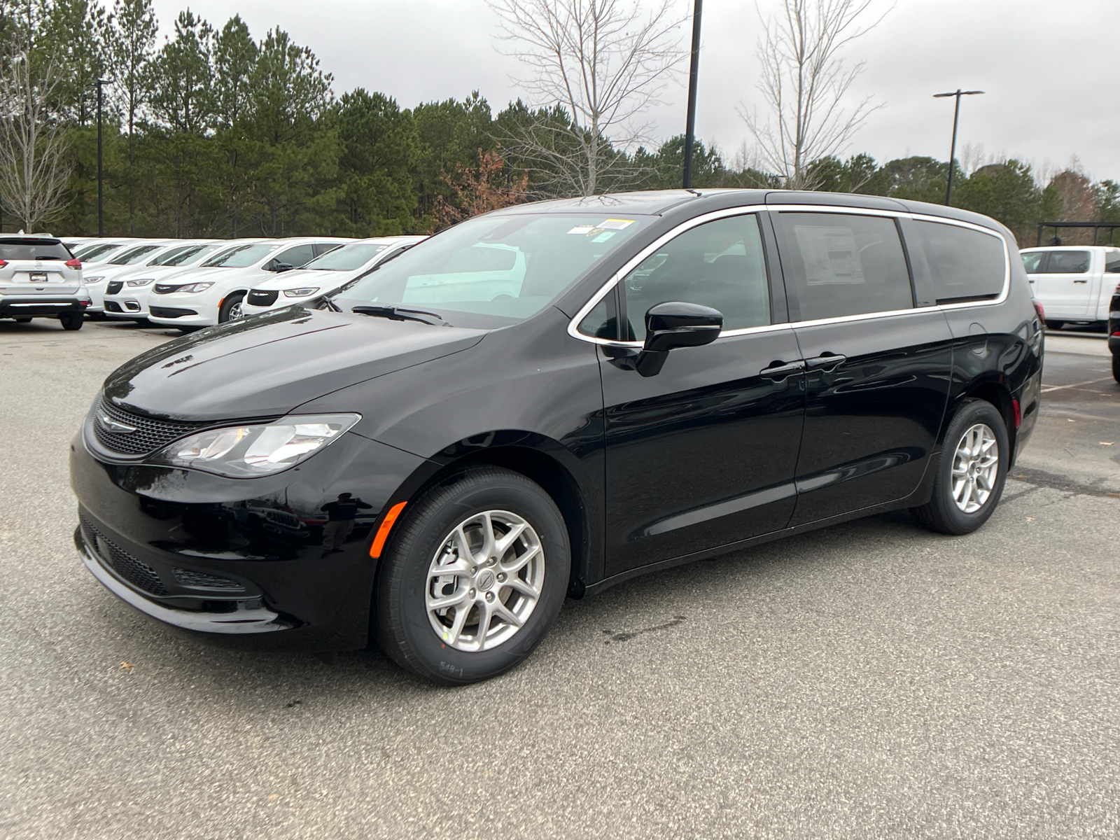 2025 Chrysler Voyager LX 1