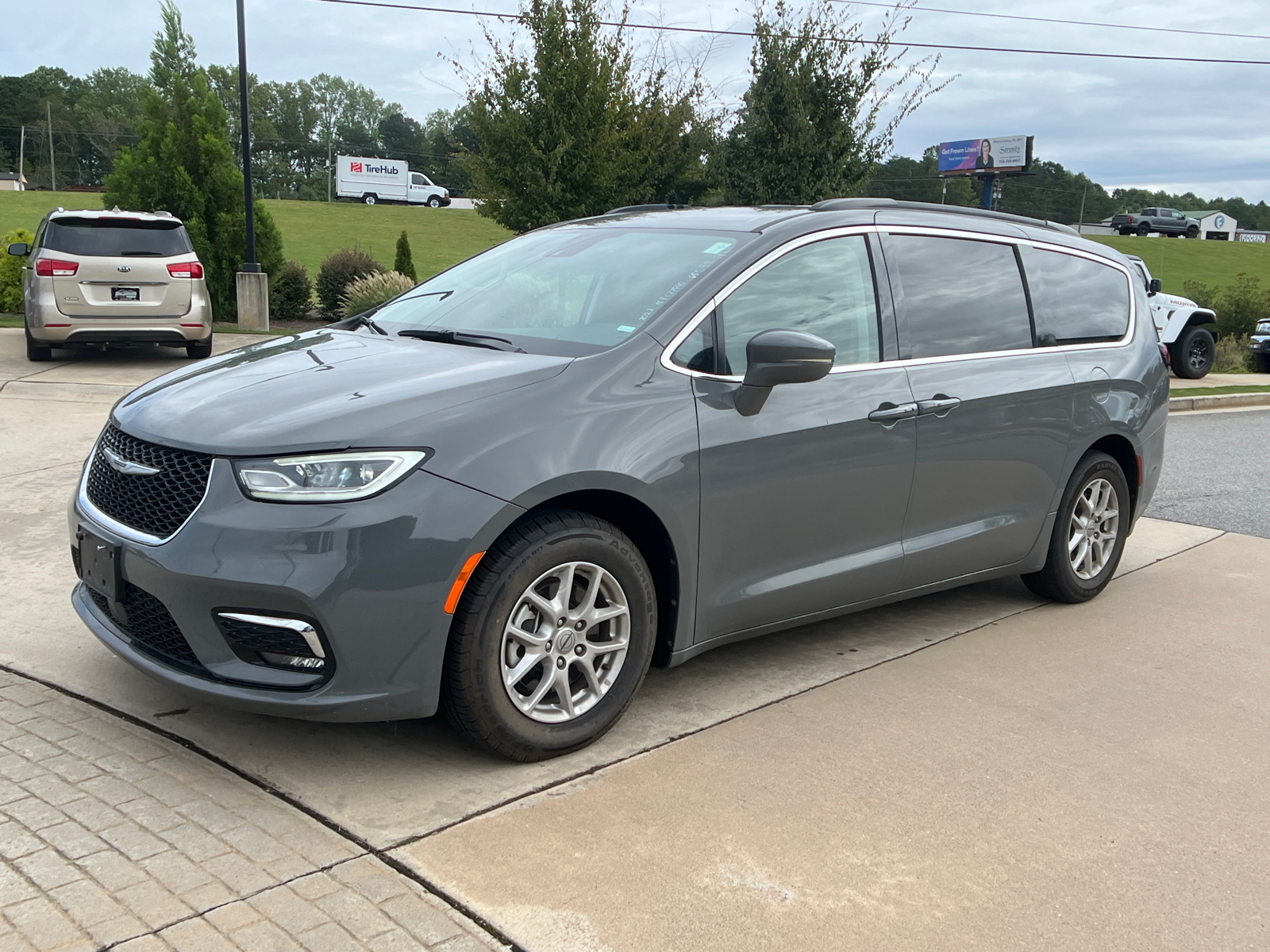 2022 Chrysler Pacifica Touring L 1