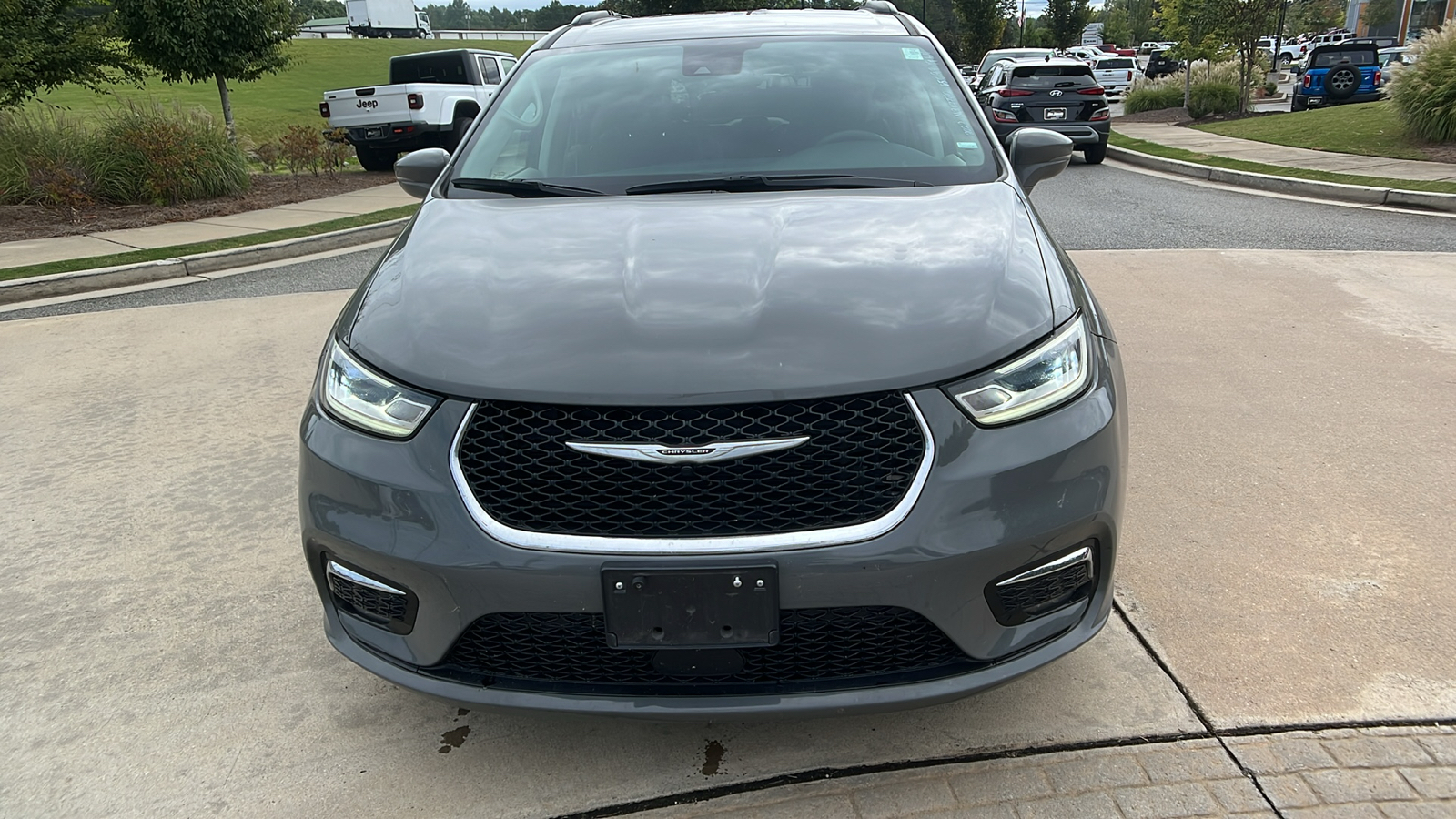 2022 Chrysler Pacifica Touring L 2